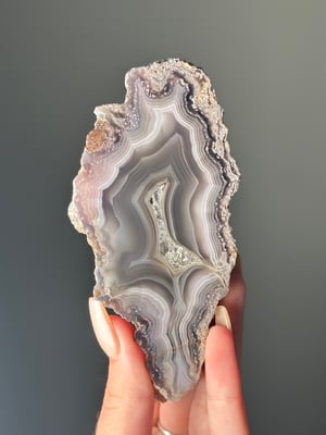 PURPLE SPECALED LAGUNA AGATE WITH PARALAX FROM MEXICO