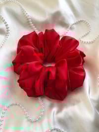 Image 5 of SCRUNCHIE OVERSIZED + STANDARD INTENSE RED