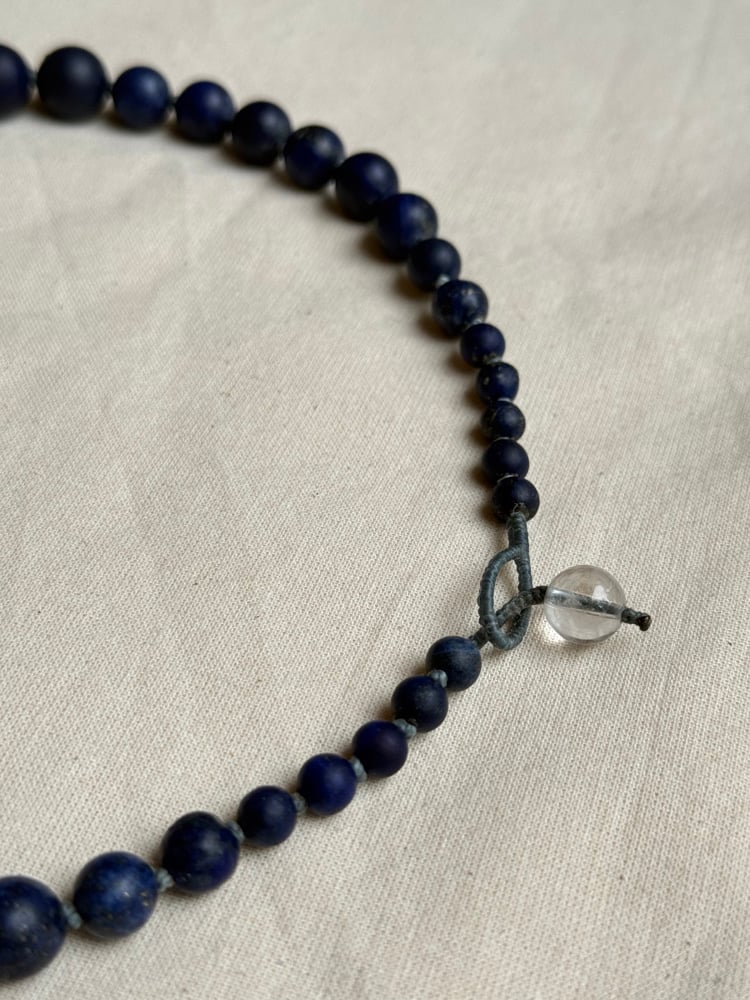 Image of Necklace with lapis lazuli, clear quartz and iridescent ammonite fossil