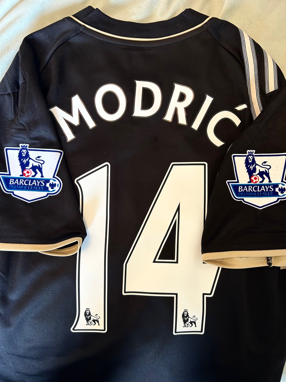 Image of Tottenham Hotspur “MODRIĆ 14” 2008/09 Third Shirt + PL patches (L)