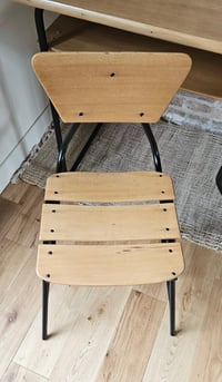 Image 5 of Bureau enfant et sa chaise moderniste