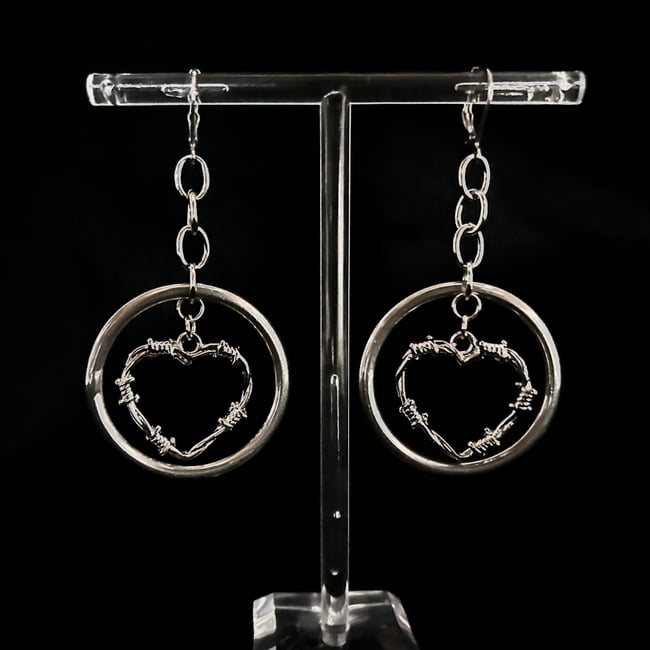 “barbed hearts” o-ring earrings 