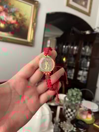 Image 2 of Pulsera de la Medalla de San Benito (color Gris Medalla)