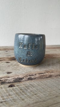 Kaffe & Krimi Blue Jeans