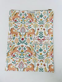 Image 1 of Pochette XL intérieur enduit toile de coton licornes pastel