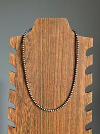 4 mm Navajo Pearl 19.5”