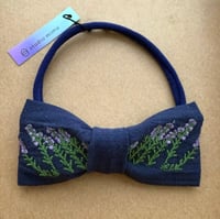 Image 6 of Festkjole og sløyfe med bunadsbroderi Kystdrakt - Lyng