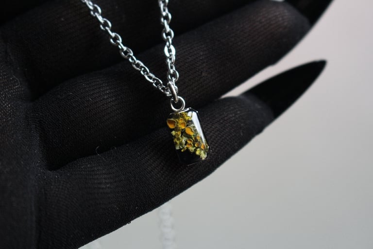 dead good tiny lichen pendant Image 6