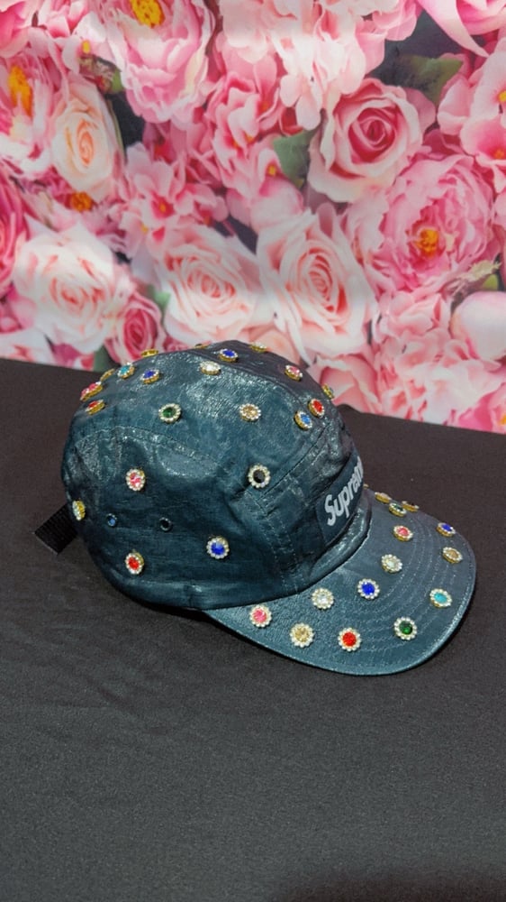 Image of 1 of 1 Unisex Supreme StrapBack stones hat 