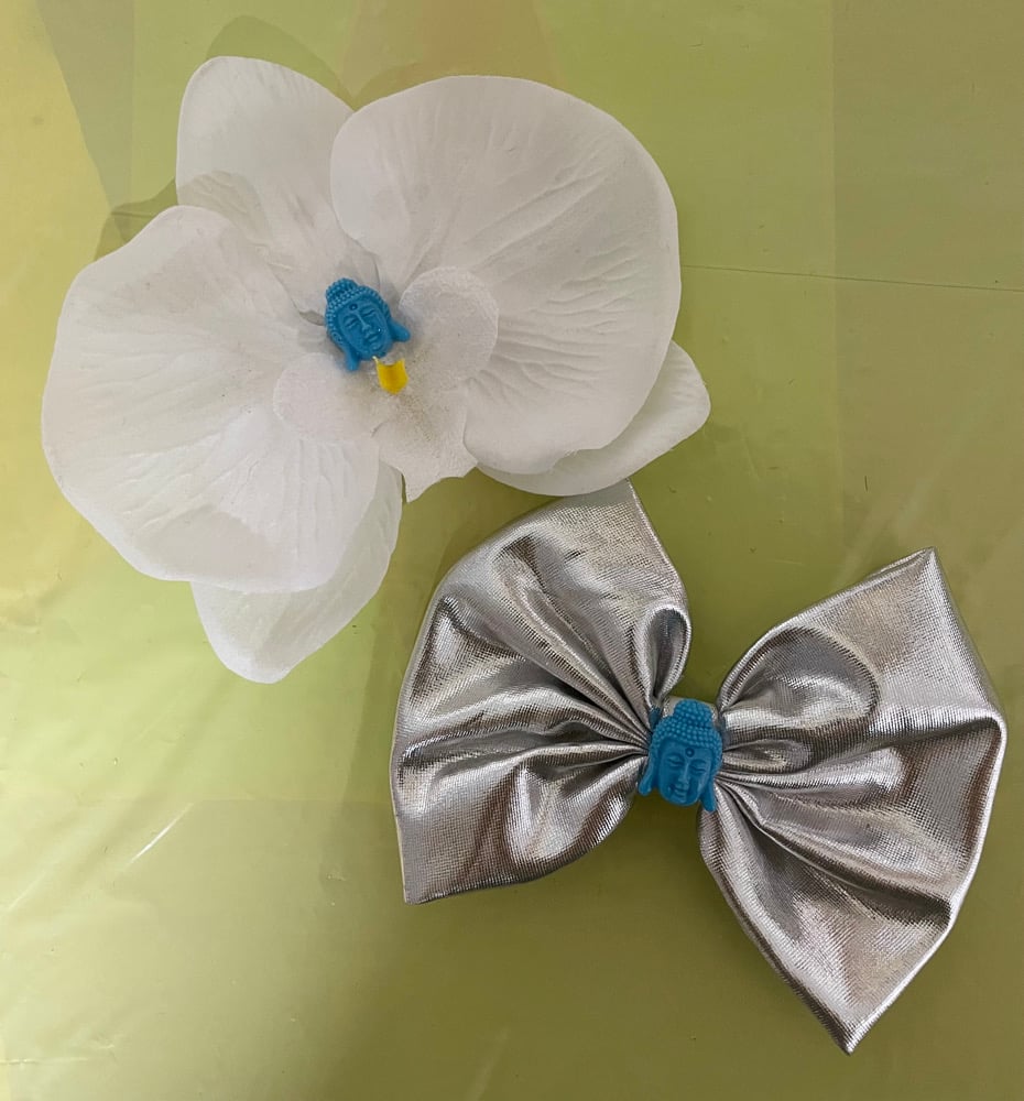 Buddha set flower and bow