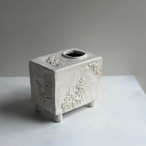 Image of Tea tree box vase (4235)