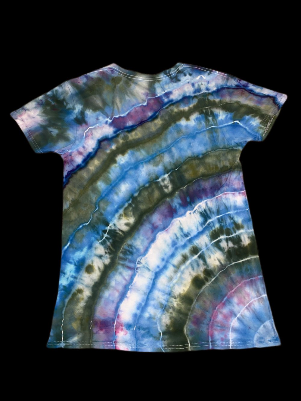 Image of (M) Mountain Lake V-Nexk T-Shirt