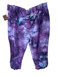 Image 8 of ♻️ UPCYCLED 3X PLUS Knit Pocket Crop Pants in Purple Haze Ice Dye
