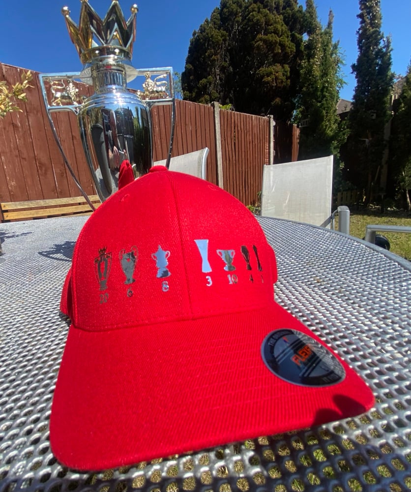 Image of Trophy Wall metallic silver/gold Red Cap