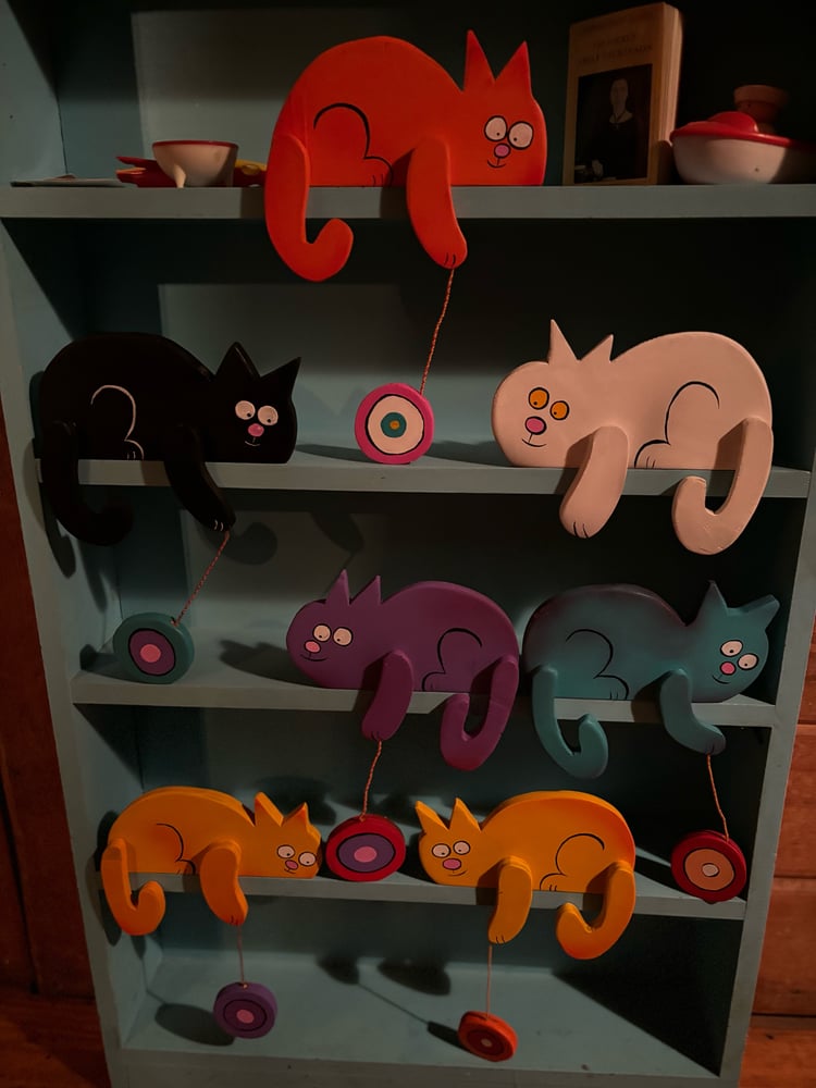 Image of Shelf Yo-Yo Cats