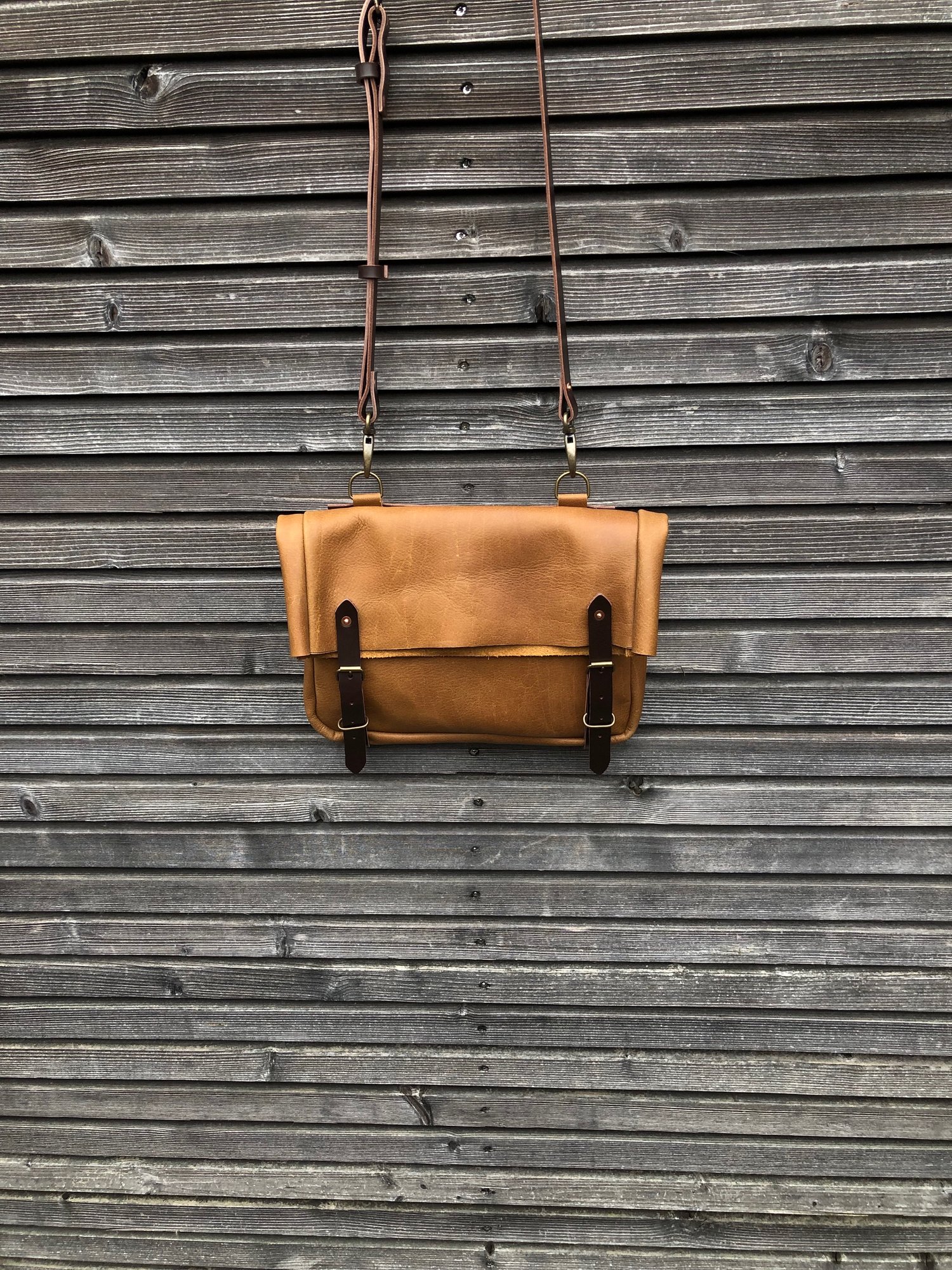 Image of Satchel made in oiled leather with adjustable shoulderstrap UNISEX