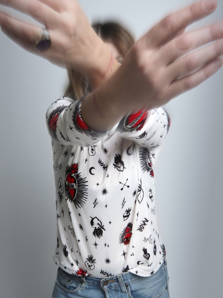 Image of CAMISETA CORAZONES BLANCA
