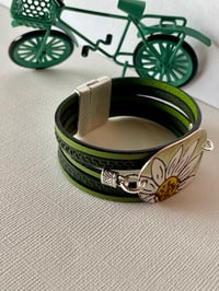 Image 3 of Big Green Daisy 