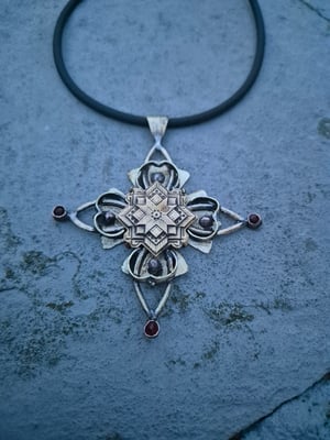Cross pendant 