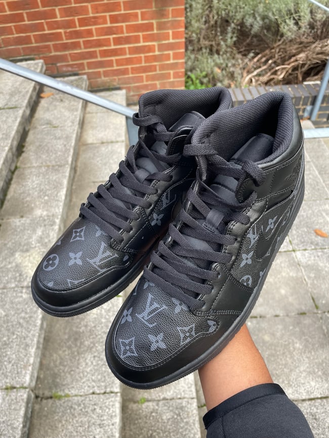 Louis Vuitton Rivoli Sneaker BLACK. Size 05.5