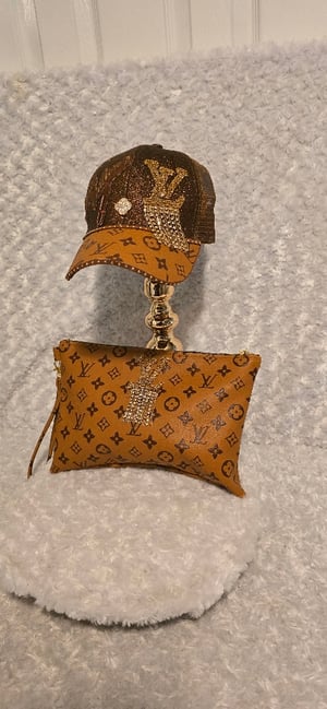 Image of Brown LuV Clutch with matching hat