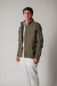 Image 4 of Chaqueta verde