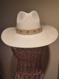 Image 2 of IVORY FEATHER HAT