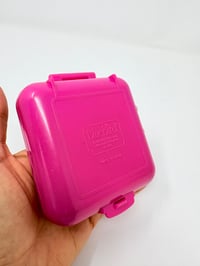 Image 4 of Ensemble bracelet et Polly Pocket Carré fushia parc d'attraction 2