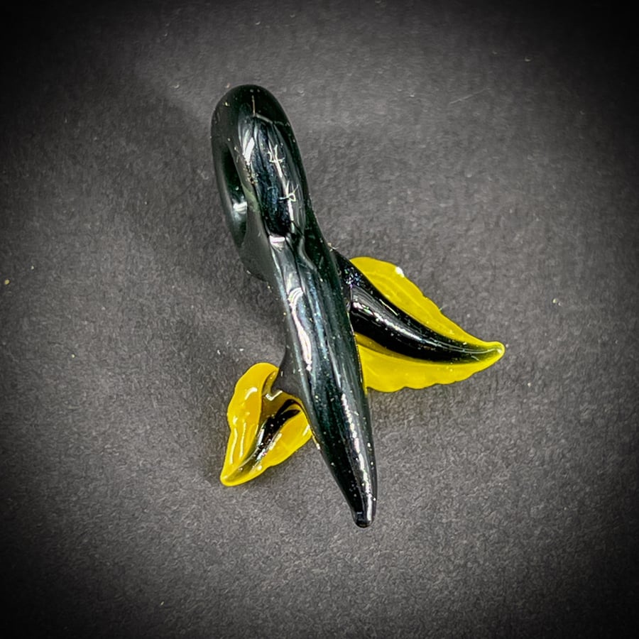 Image of Mini Yellow 2 Leaf Pendant