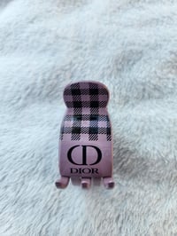 Image 3 of Medium clips to hold Whenu