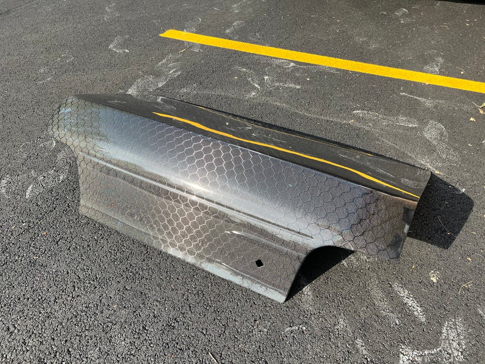 GC Chassis dry carbon trunk