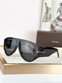 Image 3 of TomFórd Shades