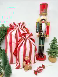 Image 1 of Le Pochon-Cadeau doublé toile de coton rayures rouges et bandes dorées