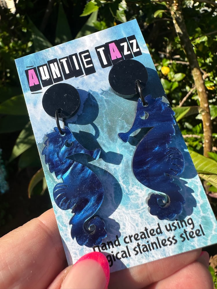 Image of Seahorse Dangs