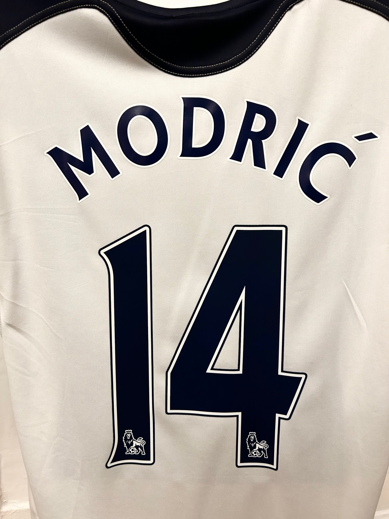 Image of Tottenham Hotspur “MODRIĆ 14” 2010/11 Home Shirt + PL patches (L)