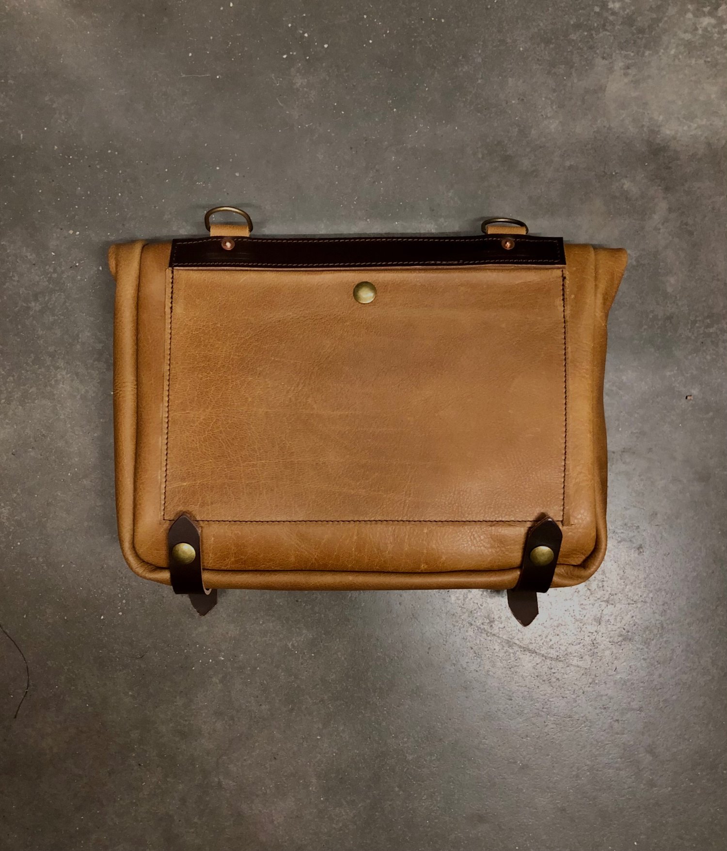 Image of Satchel made in oiled leather with adjustable shoulderstrap UNISEX
