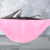 Image 3 of Large camouflage waterproof bumbag with pale pink zip