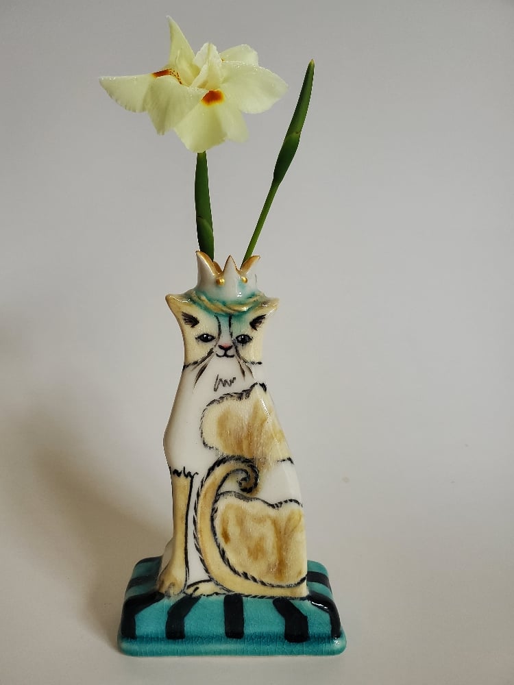 Ginger moggy bud vase