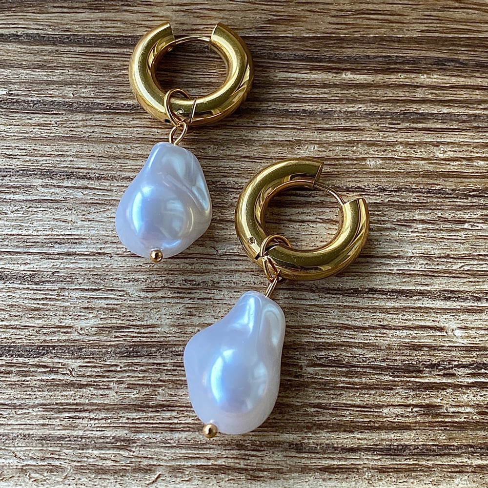 Image of Irregular Pearl Earrings