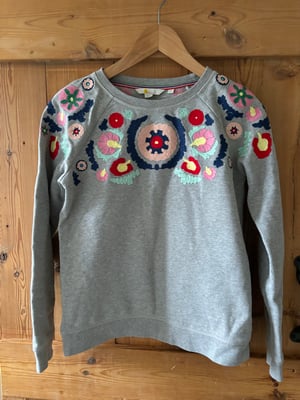 Boden embroidered jumper size XS