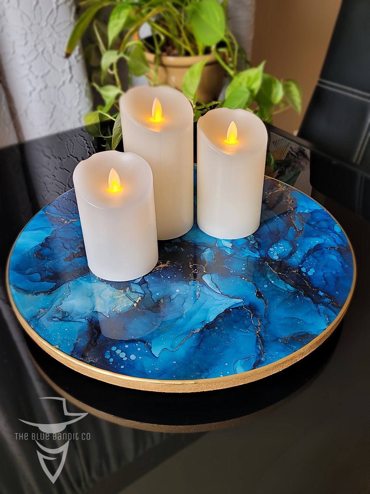 The Art of e Quaintance　Blue Tangletown Fine Art Blue Agate Nancy Knight 19-in H x 14-in