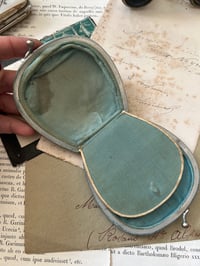 Image 7 of Porte-carte en nacre, cuir et soie bleue, XIXème siècle