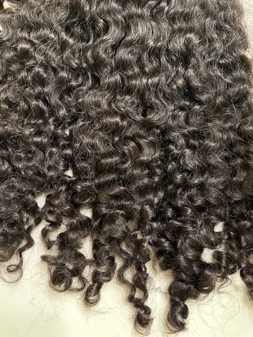 Image of 26 inch CURLY 5x5 LACE CLOSURE GLUELESS WIG