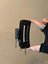 Image 2 of FIERCE CLAW CLIP (style f)