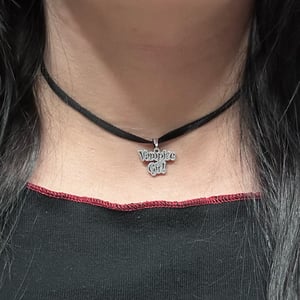 Image of vampire girl choker