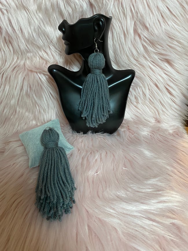 Long Tassel Earrings Solid Colors (Yarn)