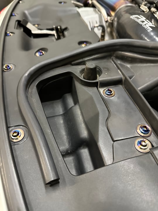 Titanium Bolts Chasing JS