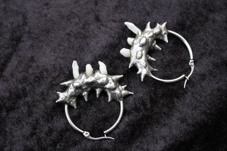 Dead good fox teeth hoop earrings Image 5