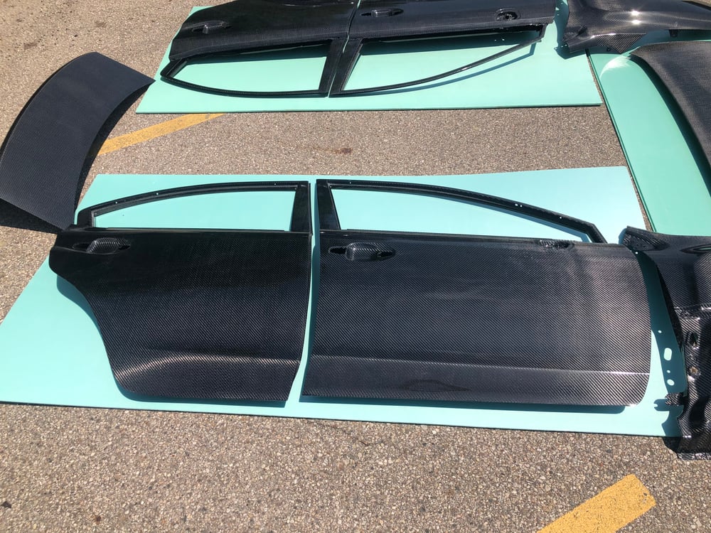 VA Chassis dry carbon doors