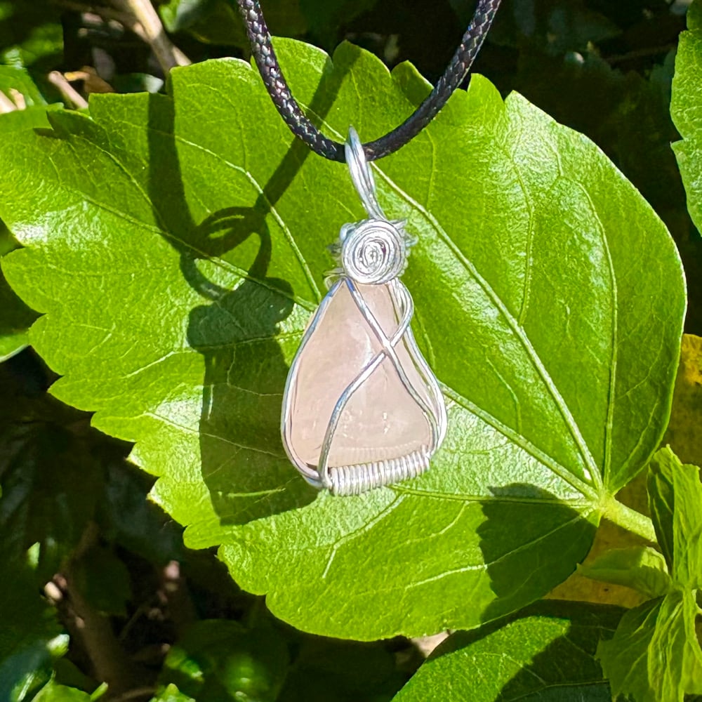 Image of rose quartz pendant b